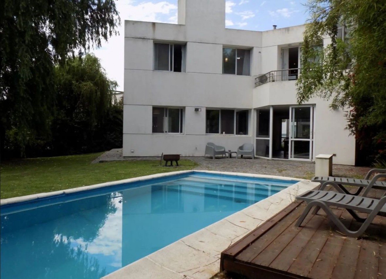 VENTA CASA 5 ambientes COUNTRY ABRIL - 