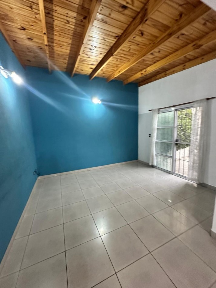 ALQUILER PH 2 AMBIENTES AL FONDO - BERNAL OESTE