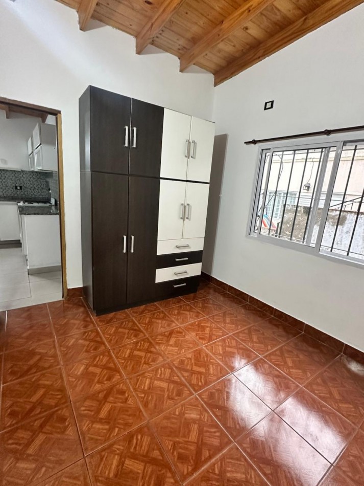 ALQUILER PH 2 AMBIENTES AL FONDO - BERNAL OESTE