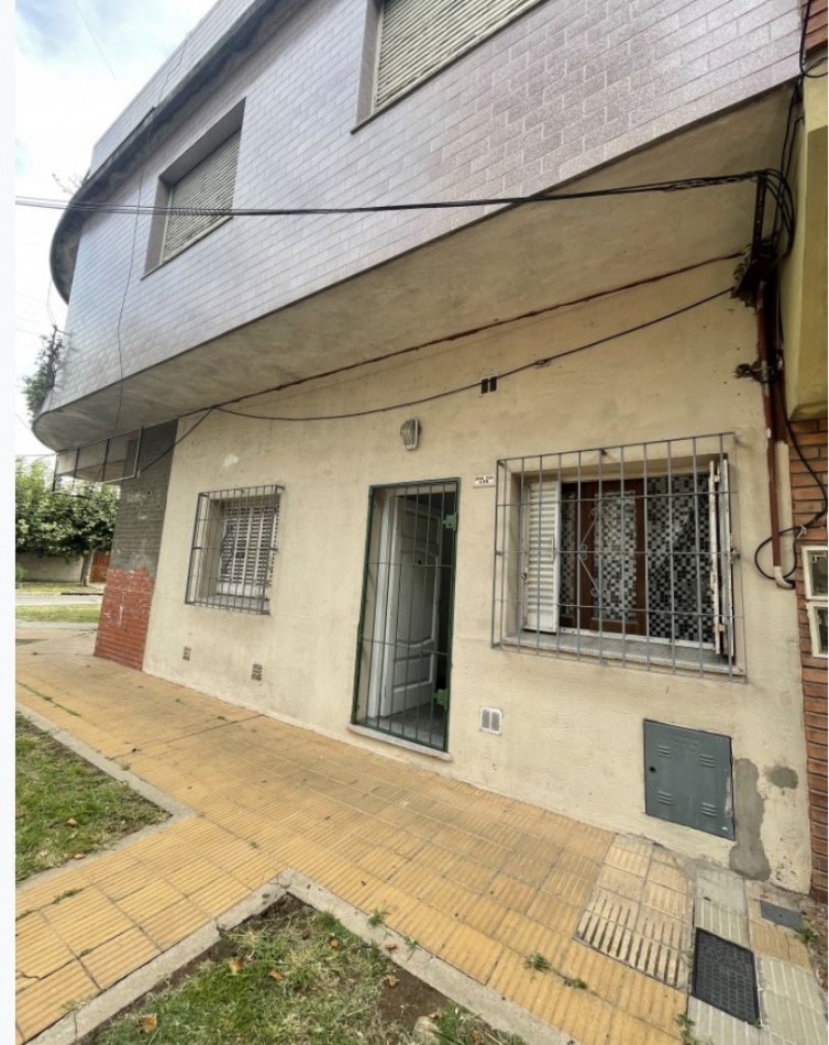 SE VENDE PH 2 AMBIENTES - QUILMES