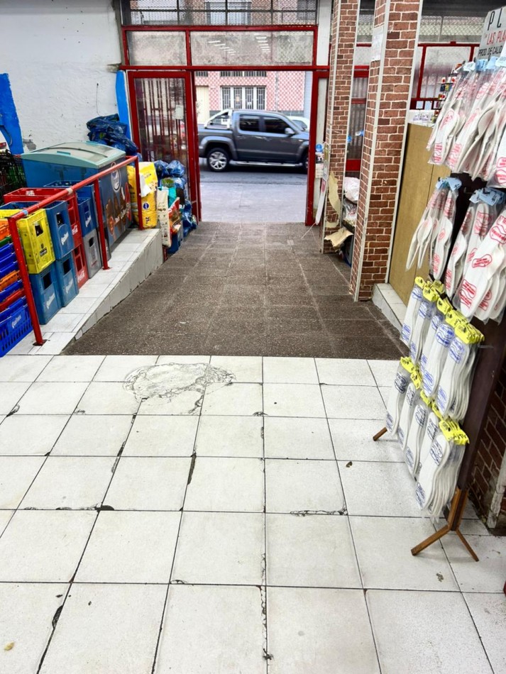 Local en Venta de 400Mts Sobre Amoedo - Quilmes