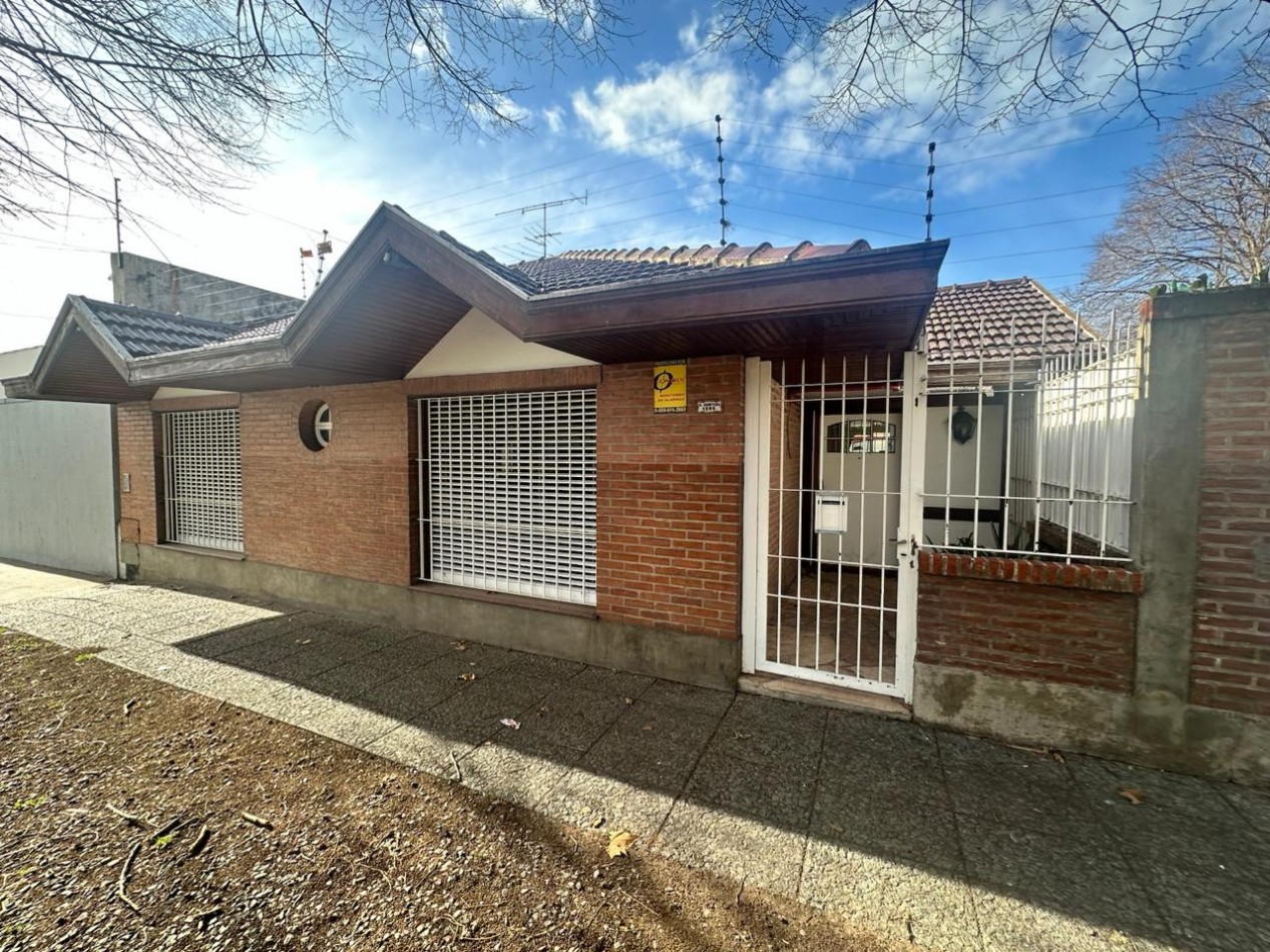 SE ALQUILA CASA USO PROFESIONAL - QUILMES 