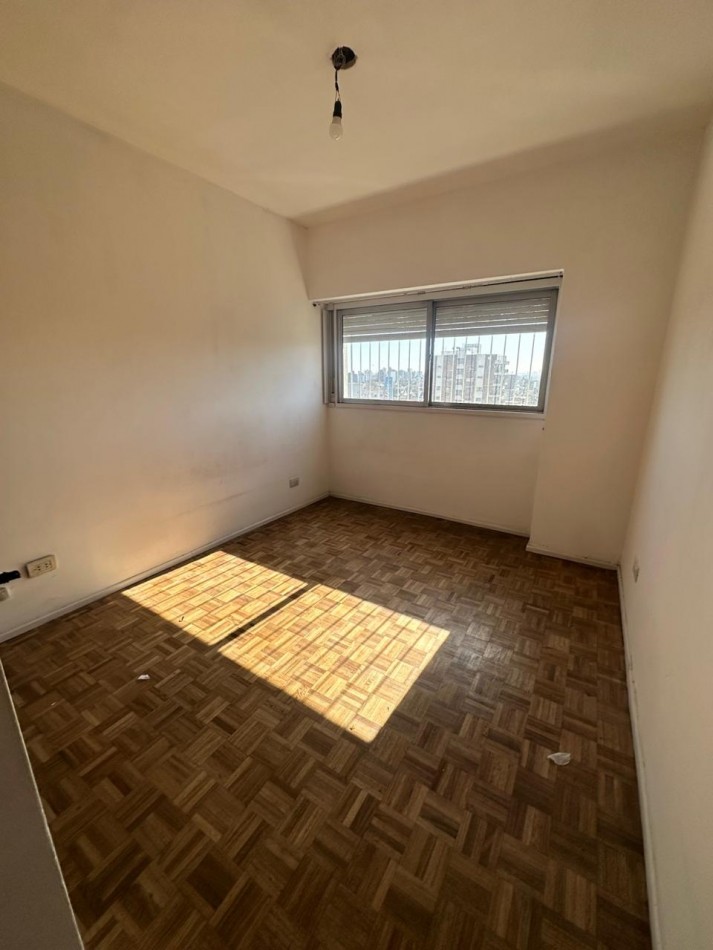 OPORTUNIDAD, Amplio departamento en Alquiler 2 1/2 ambientes - Quilmes Centro