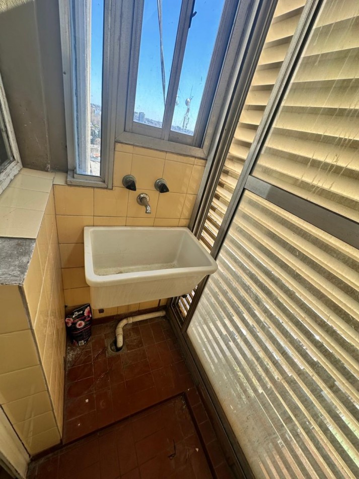 OPORTUNIDAD, Amplio departamento en Alquiler 2 1/2 ambientes - Quilmes Centro