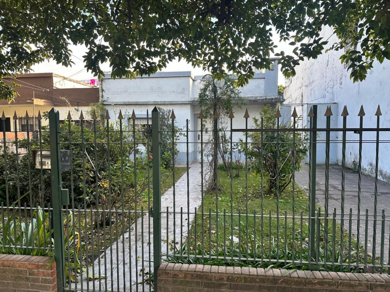 OPORTUNIDAD CASA DE 3 AMBIENTES EN VENTA - QUILMES OESTE