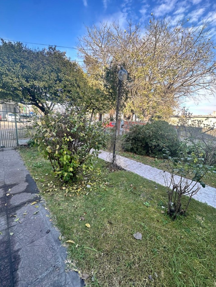 OPORTUNIDAD CASA DE 3 AMBIENTES EN VENTA - QUILMES OESTE