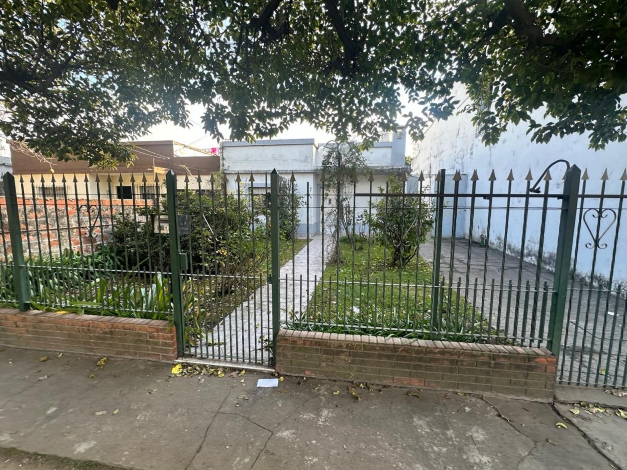 OPORTUNIDAD CASA DE 3 AMBIENTES EN VENTA - QUILMES OESTE