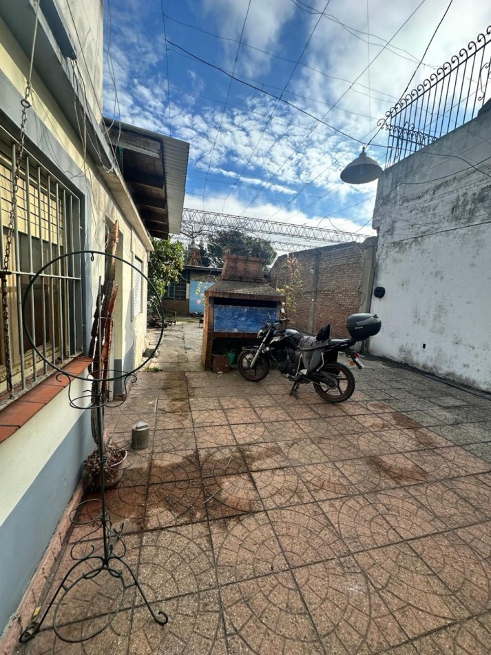 OPORTUNIDAD CASA DE 3 AMBIENTES EN VENTA - QUILMES OESTE
