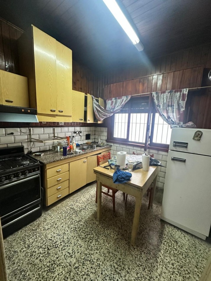 OPORTUNIDAD CASA DE 3 AMBIENTES EN VENTA - QUILMES OESTE