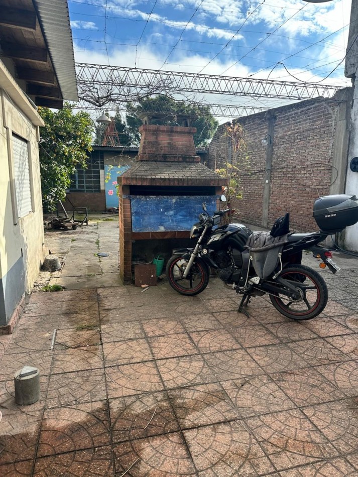 OPORTUNIDAD CASA DE 3 AMBIENTES EN VENTA - QUILMES OESTE