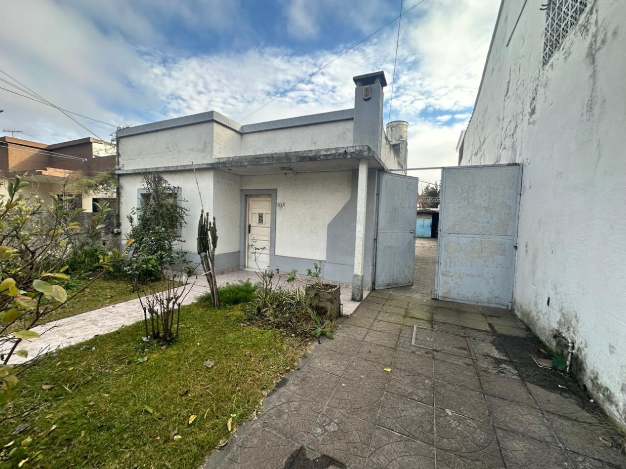 OPORTUNIDAD CASA DE 3 AMBIENTES EN VENTA - QUILMES OESTE