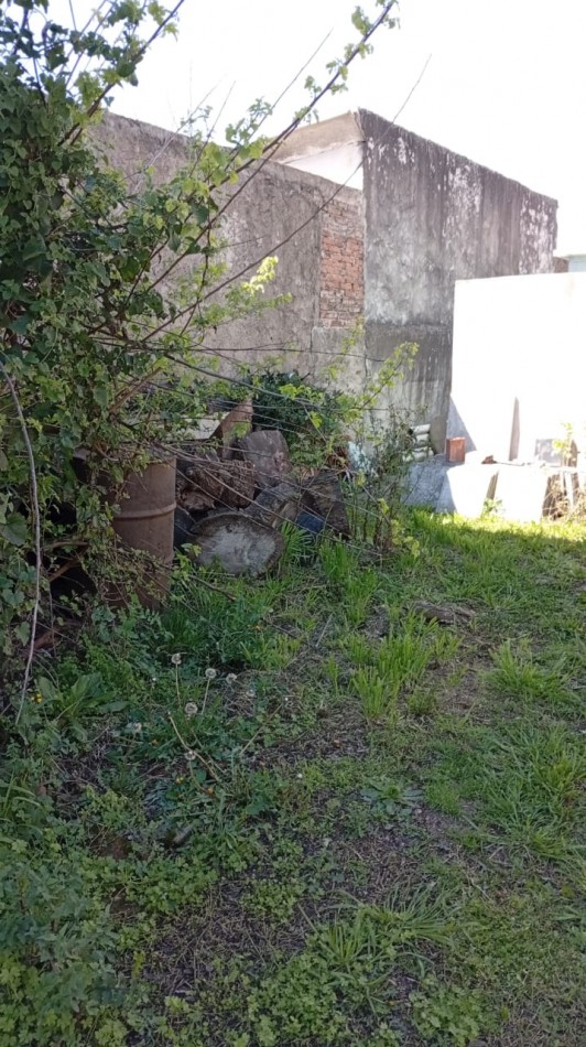 SE VENDEN 2 CASAS DE 3 AMBIENTES CADA UNA - QUILMES OESTE