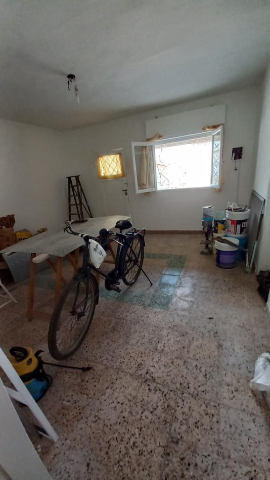 SE VENDEN 2 CASAS DE 3 AMBIENTES CADA UNA - QUILMES OESTE