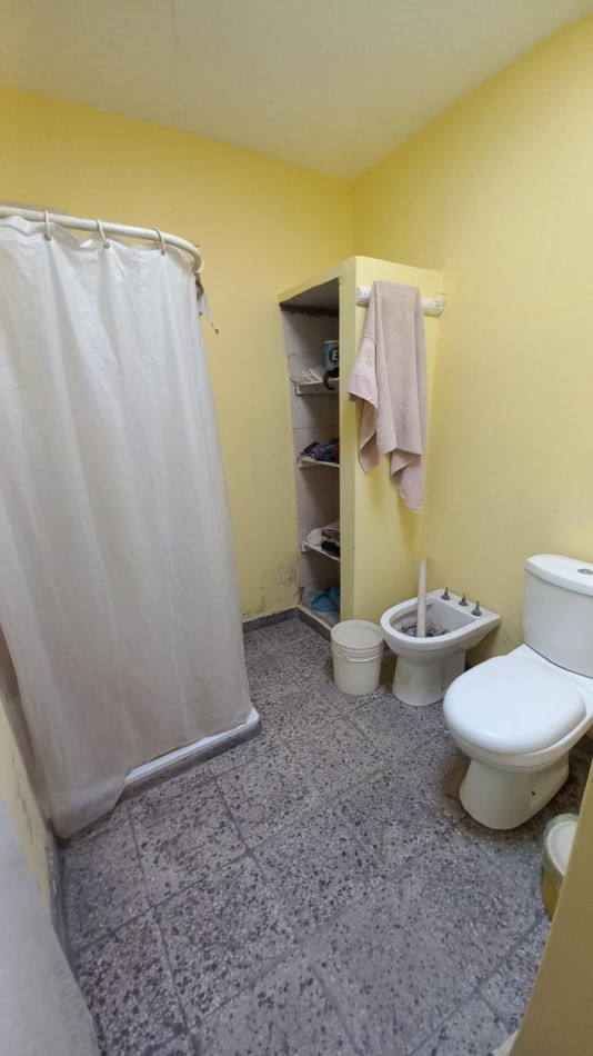 SE VENDEN 2 CASAS DE 3 AMBIENTES CADA UNA - QUILMES OESTE