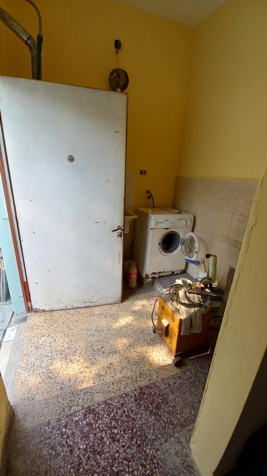 SE VENDEN 2 CASAS DE 3 AMBIENTES CADA UNA - QUILMES OESTE