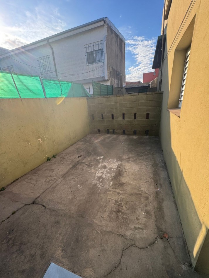 SE ALQUILA PH AL FRENTE DE 2 AMBIENTES - QUILMES OESTE