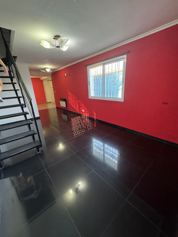 SE ALQUILA CASA DE 3 AMBIENTES - QUILMES OESTE