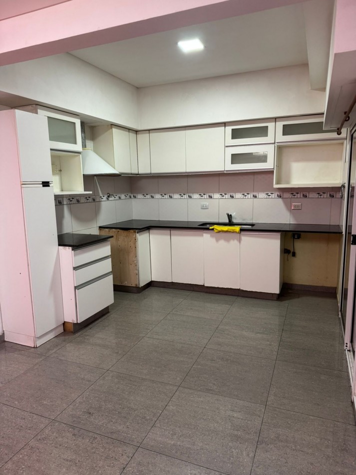 SE ALQUILA CASA DE 3 AMBIENTES - QUILMES OESTE