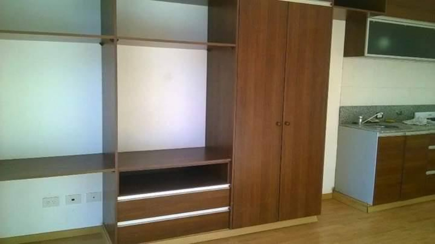 SE ALQUILA MONOAMBIENTE EN BERAZATEGUI CENTRO