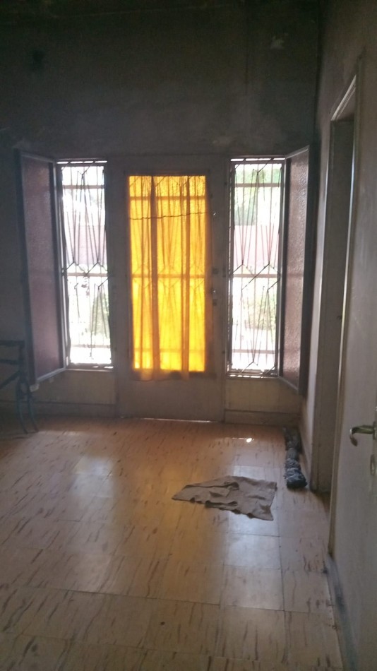 SE VENDE CASA DE 3 AMBIENTES - FLORENCIO VARELA