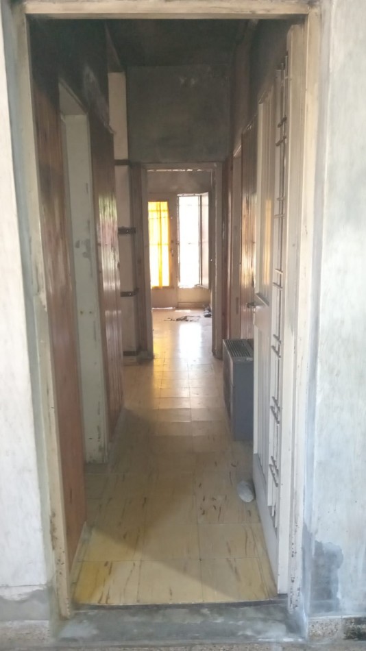 SE VENDE CASA DE 3 AMBIENTES - FLORENCIO VARELA