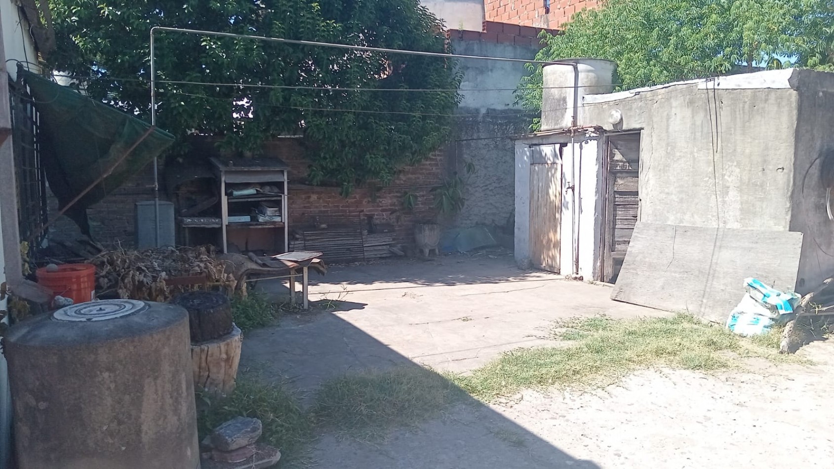 SE VENDE CASA DE 3 AMBIENTES - FLORENCIO VARELA