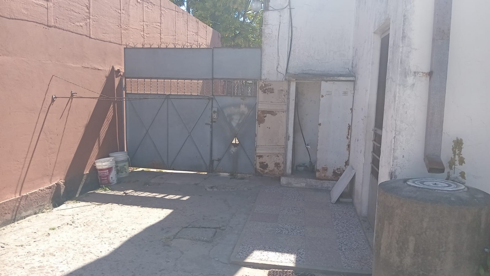 SE VENDE CASA DE 3 AMBIENTES - FLORENCIO VARELA