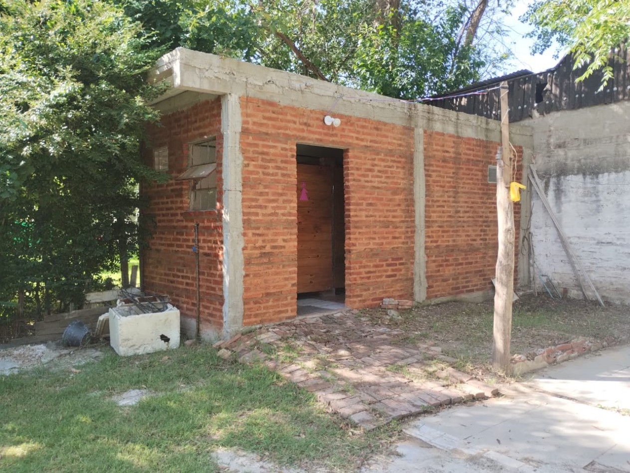 SE VENDE EXCELENTE CASA QUINTA - FLORENCIO VARELA