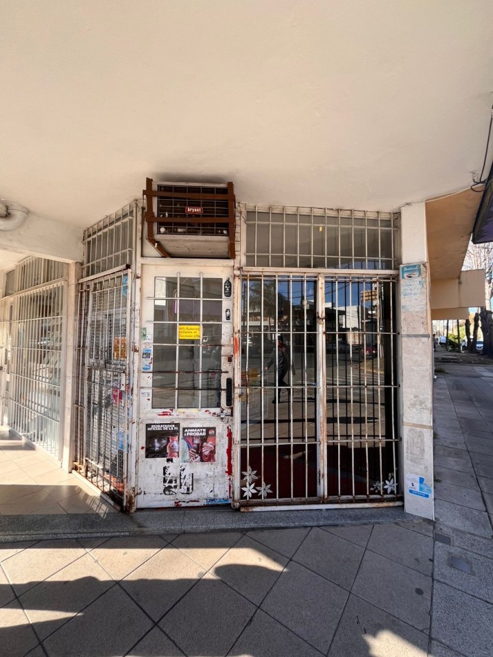 SE ALQUILA LOCAL COMERCIAL - EXCELENTE UBICACION - QUILMES OESTE