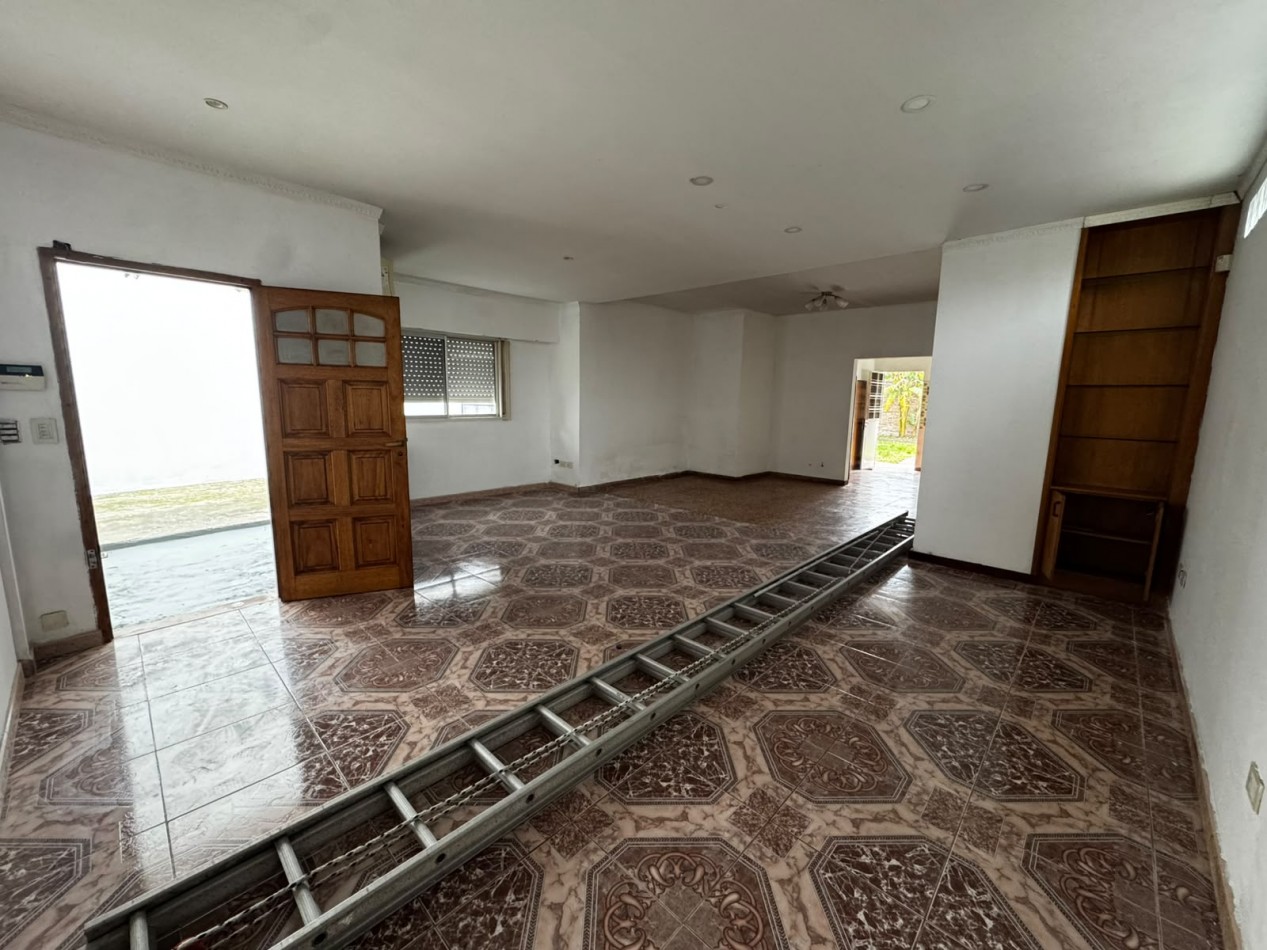 CASA EN ALQUILER - FLORENCIO VARELA
