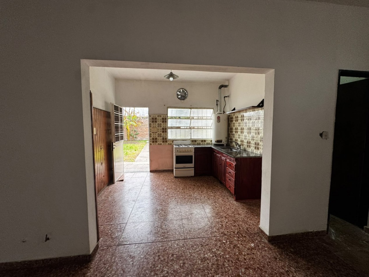 CASA EN ALQUILER - FLORENCIO VARELA