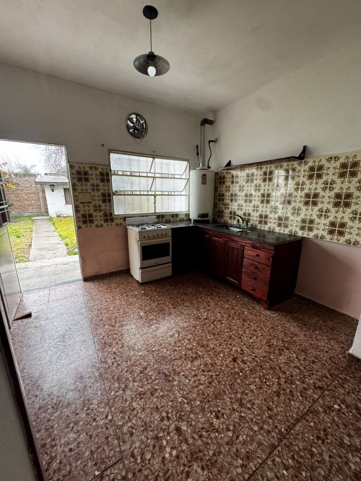 CASA EN ALQUILER - FLORENCIO VARELA
