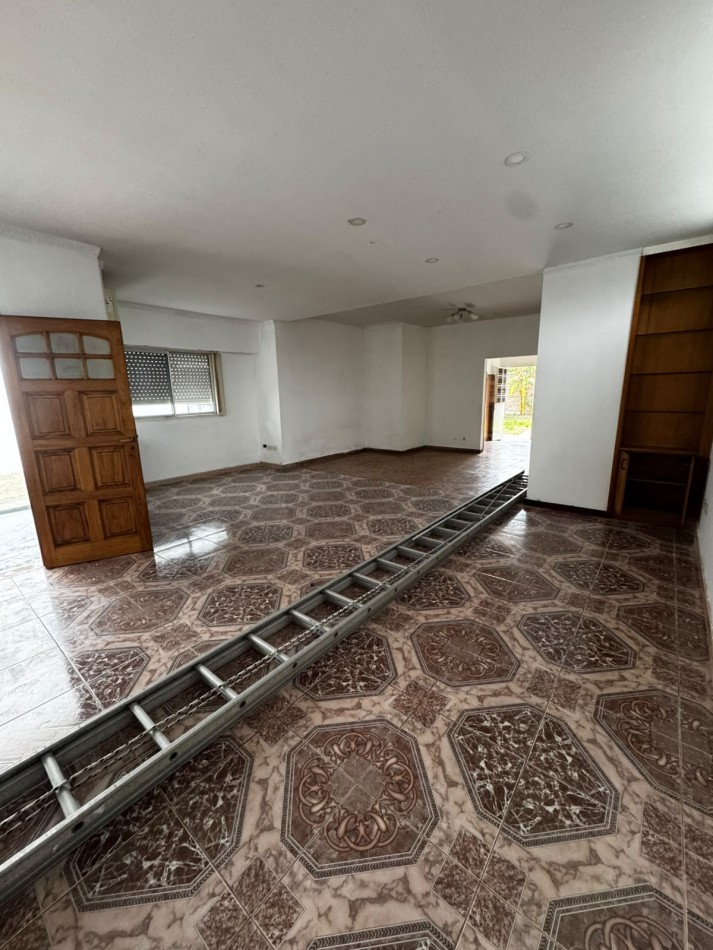 CASA EN ALQUILER - FLORENCIO VARELA