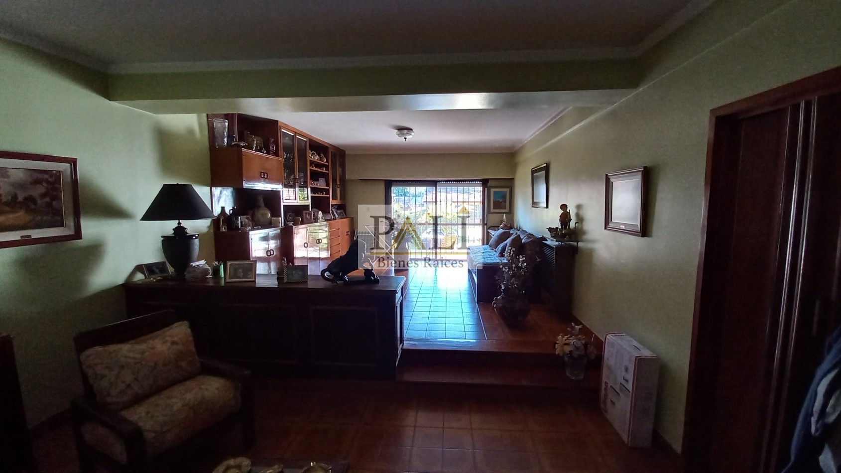 OPORTUNIDAD VENTA AMPLIA CASA EN FLORENCIO VARELA CENTRO - APTA CREDITO HIPOTECARIO