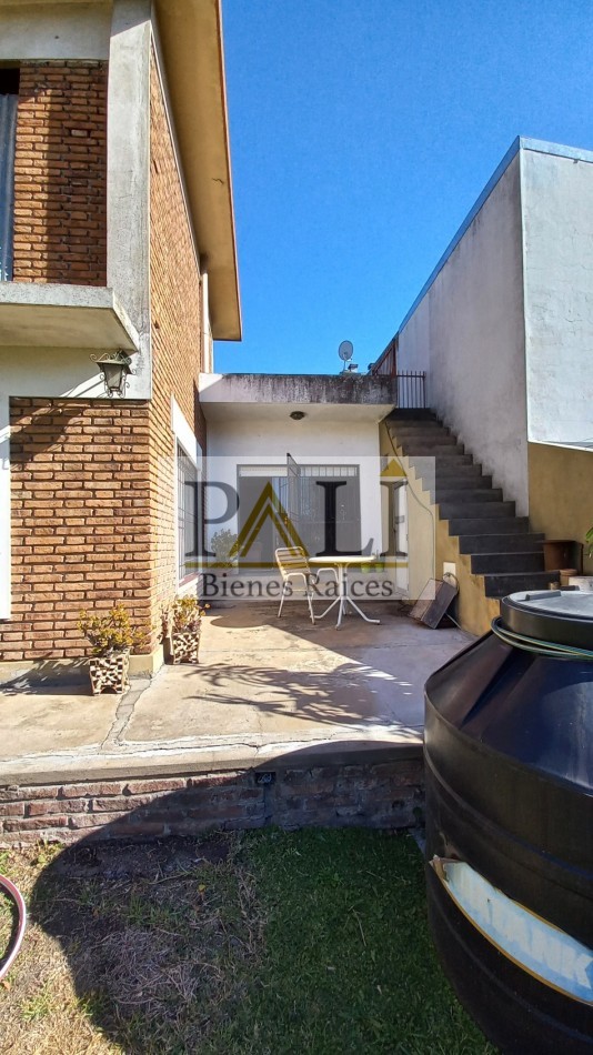 OPORTUNIDAD VENTA AMPLIA CASA EN FLORENCIO VARELA CENTRO - APTA CREDITO HIPOTECARIO