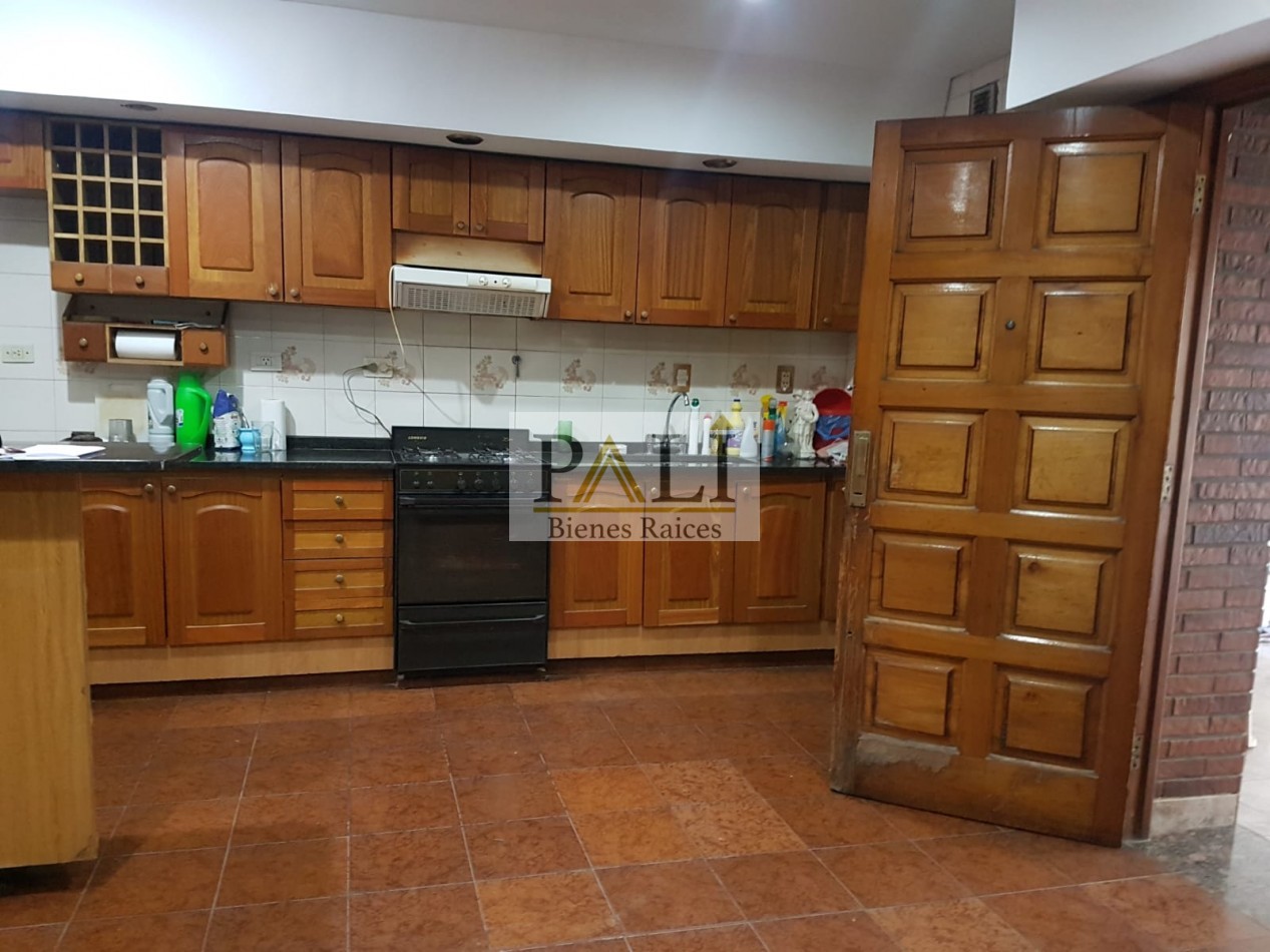 OPORTUNIDAD SE VENDE AMPLIA CASA CON DOS LOCALES EN SOURIGUES