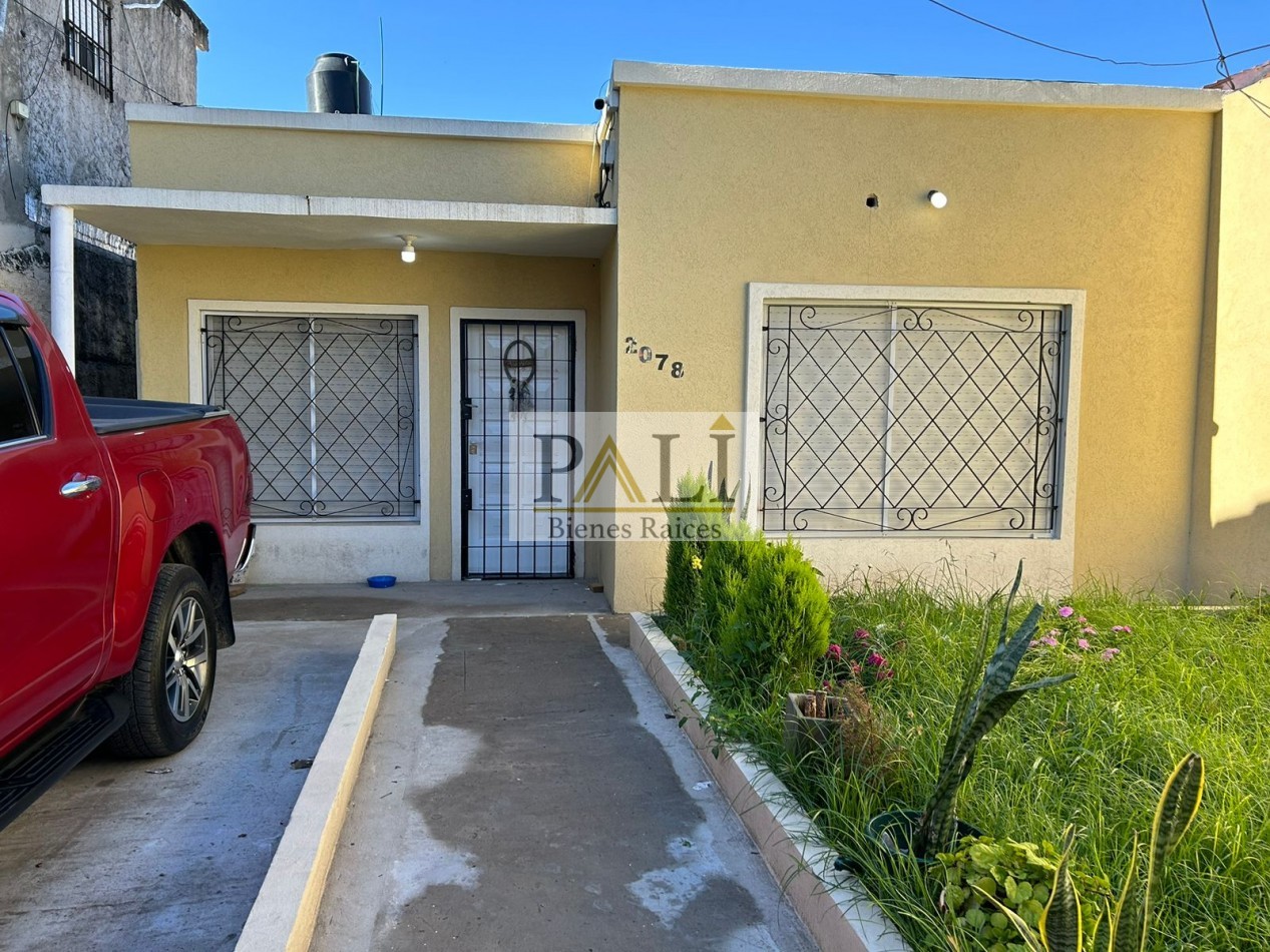 Amplia casa 4 ambientes en VENTA Bernal Oeste