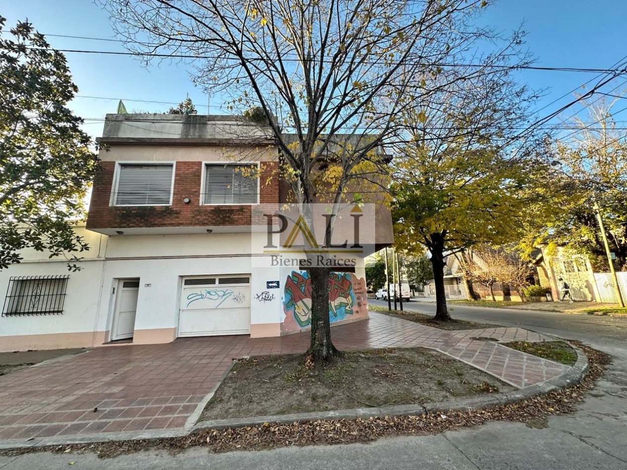 OPORTUNIDAD EXCELENTE CASA DE 5 AMBIENTES EN VENTA - FLORENCIO VARELA CENTRO 