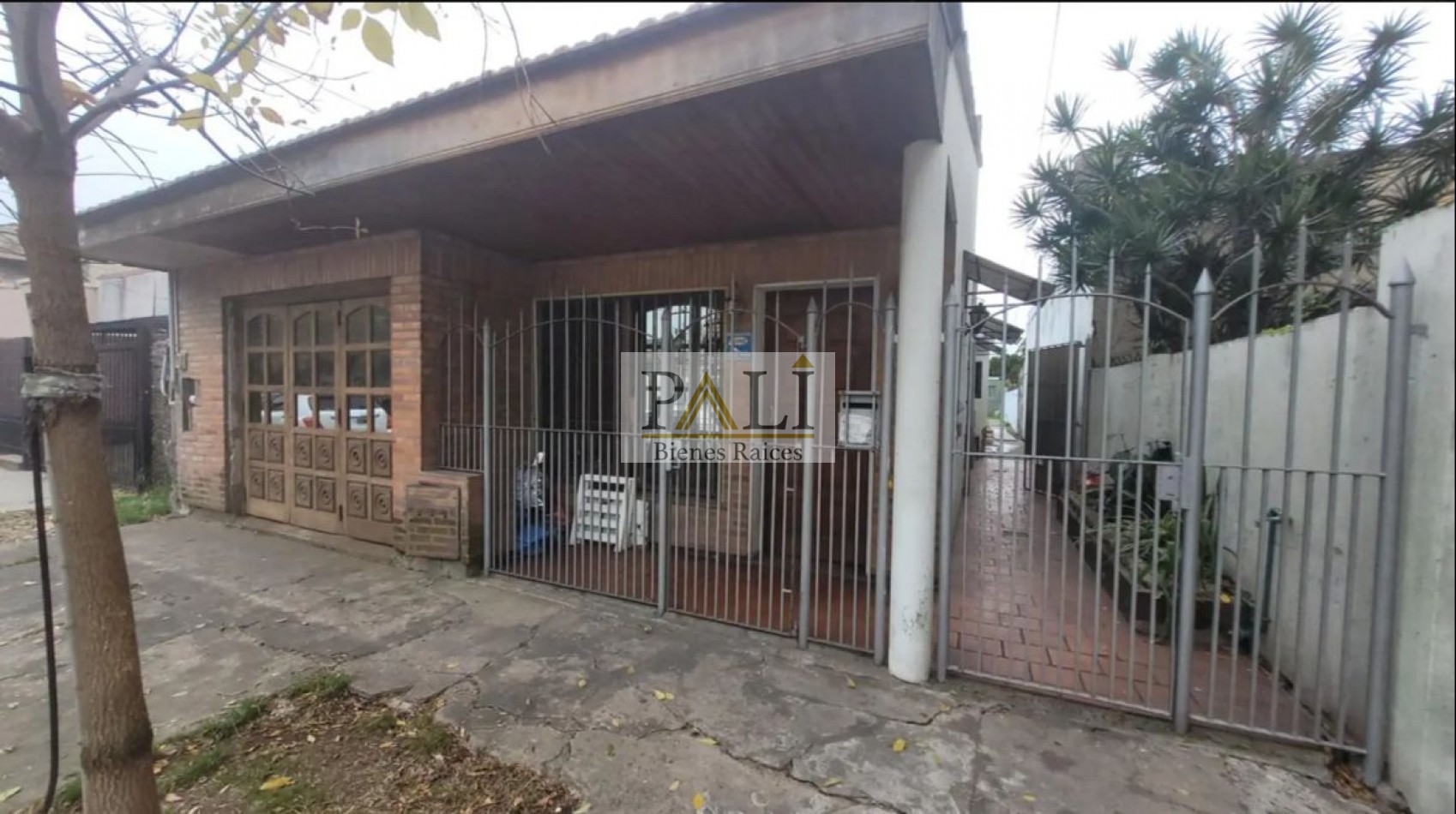 SE VENDE CASA DE 4 AMBIENTES Y DEPARTAMENTO DE 2 AMBIENTES 