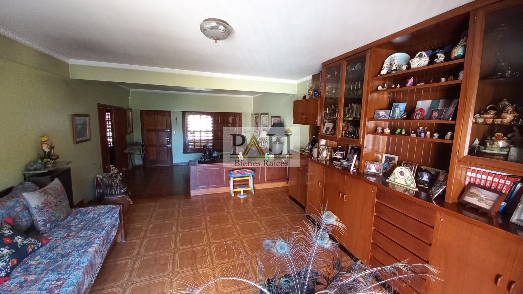 OPORTUNIDAD VENTA AMPLIA CASA EN FLORENCIO VARELA CENTRO - APTA CREDITO HIPOTECARIO