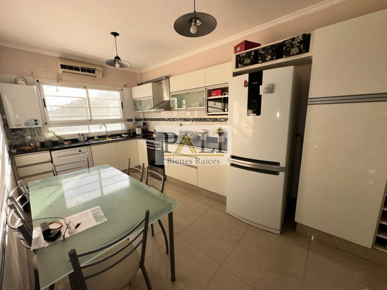 OPORTUNIDAD EXCELENTE CASA DE 5 AMBIENTES EN VENTA - FLORENCIO VARELA CENTRO 