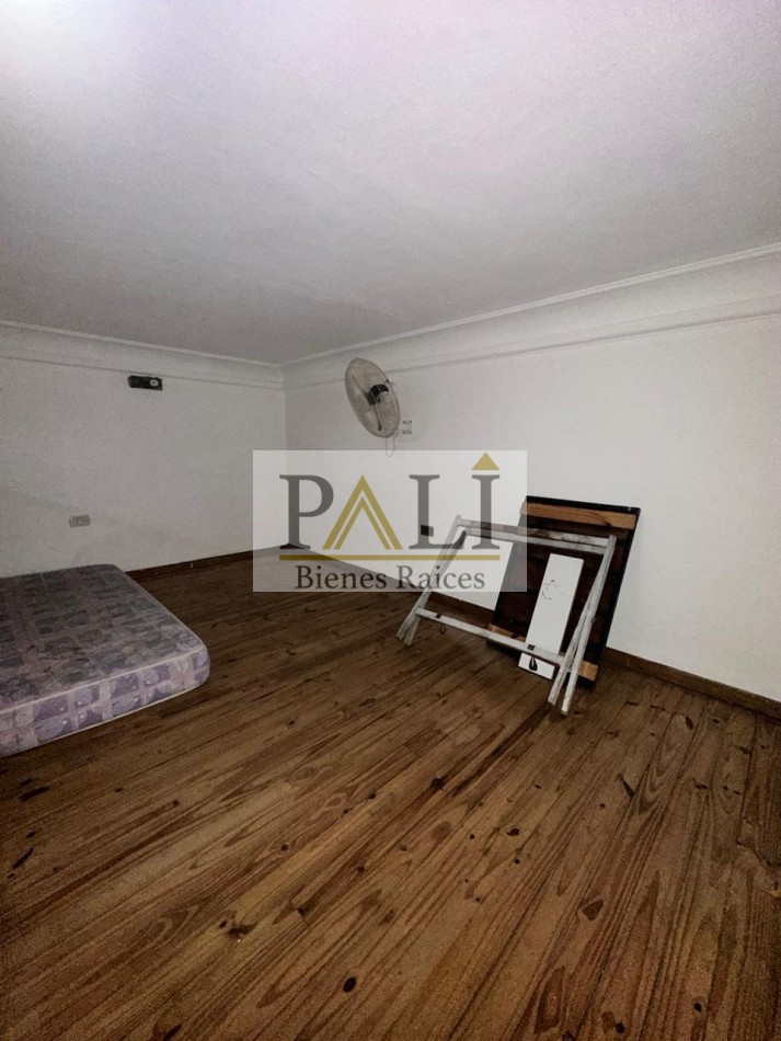 SE VENDE CASA DE 4 AMBIENTES Y DEPARTAMENTO DE 2 AMBIENTES 