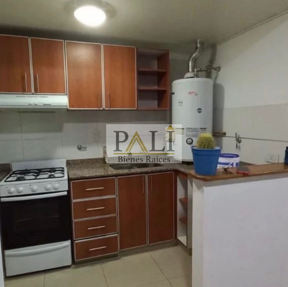 Se vende excelente departamento 2 ambientes con Cochera - Fcio. Varela Centro