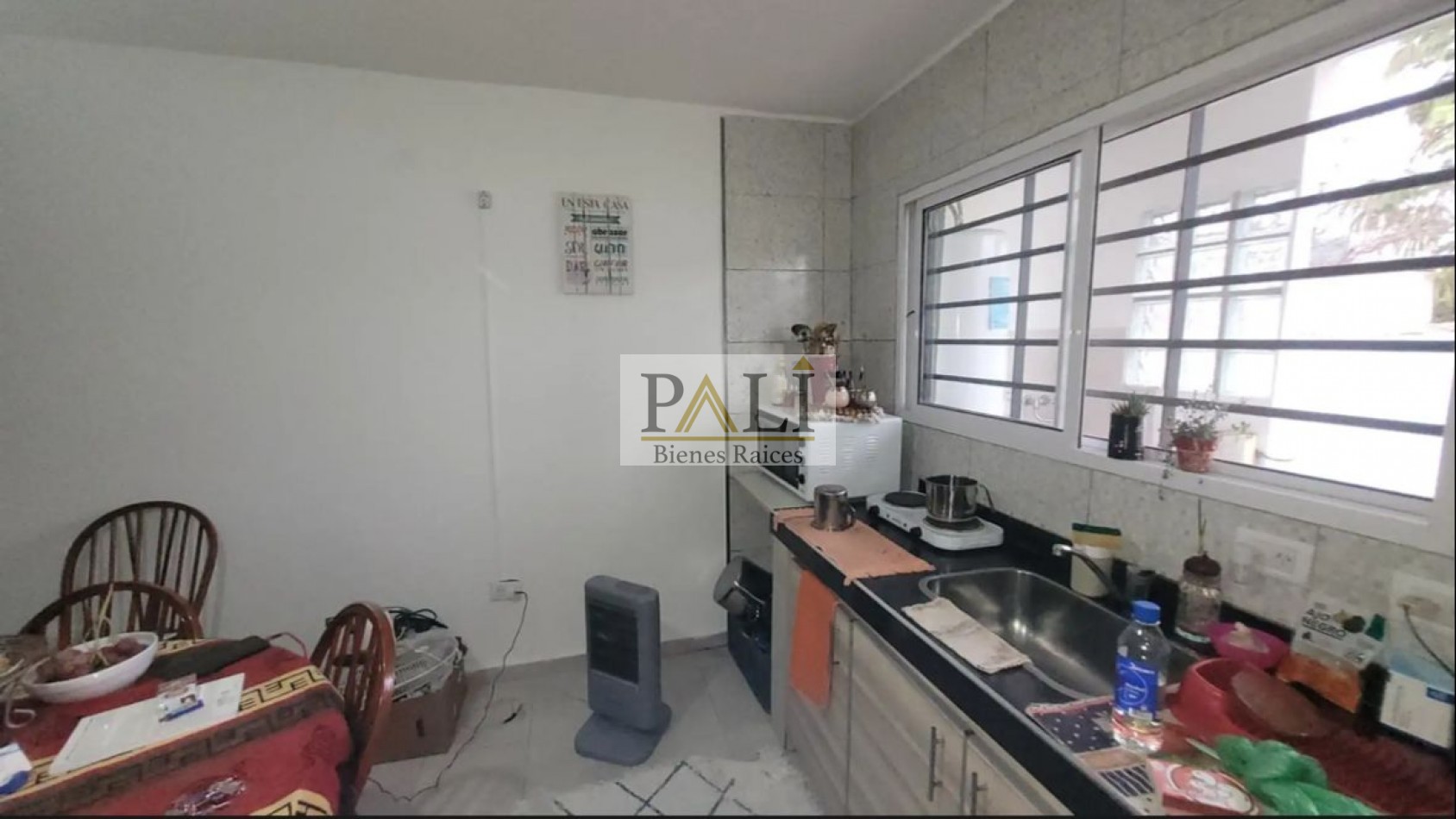 SE VENDE CASA DE 4 AMBIENTES Y DEPARTAMENTO DE 2 AMBIENTES 