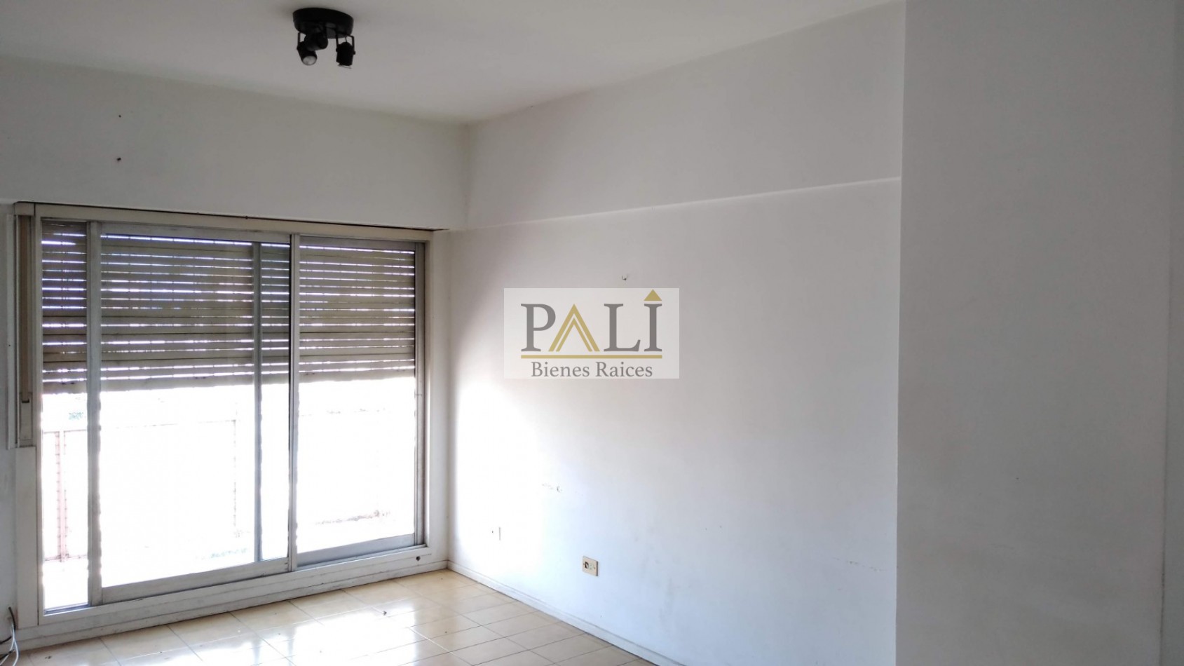 OPORTUNIDAD, Amplio departamento en Alquiler 2 1/2 ambientes - Quilmes Centro