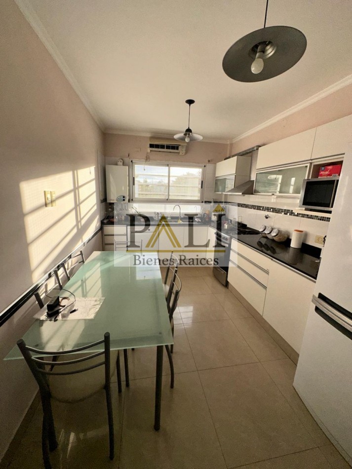 OPORTUNIDAD EXCELENTE CASA DE 5 AMBIENTES EN VENTA - FLORENCIO VARELA CENTRO 