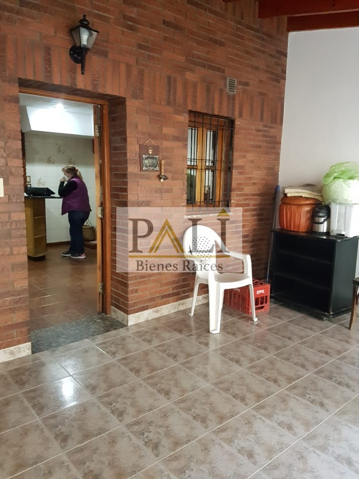 OPORTUNIDAD SE VENDE AMPLIA CASA CON DOS LOCALES EN SOURIGUES