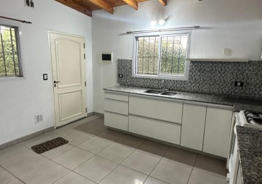 ALQUILER PH 2 AMBIENTES AL FONDO - BERNAL OESTE