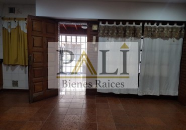 OPORTUNIDAD SE VENDE AMPLIA CASA CON DOS LOCALES EN SOURIGUES